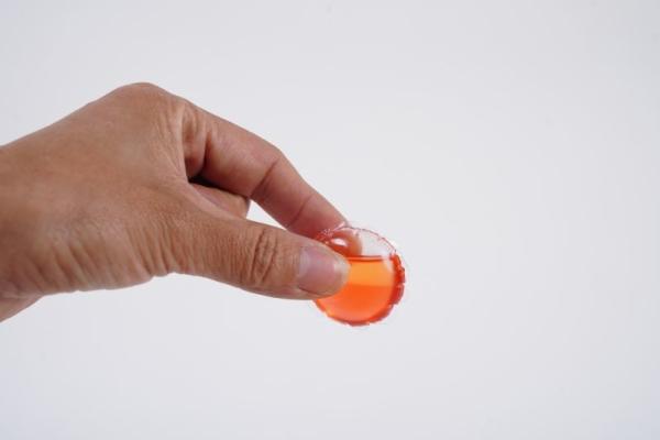 Cápsulas líquidas para lavagem de roupas 8 vezes concentradas para remoção de manchas Perfumes de grau 12g / 15g / 20g