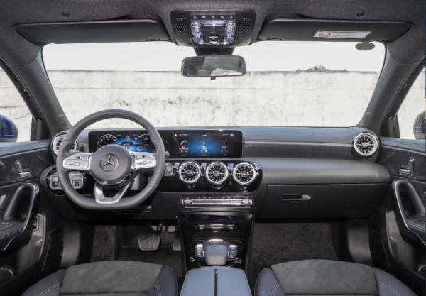 Voiture 4 portes 5 places Mercedes-Benz A modifiée A200 L Sport Sedan Fashion Version