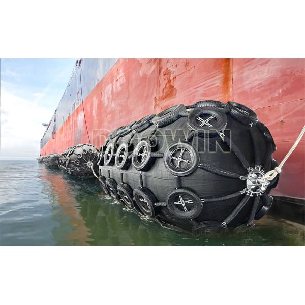 Pneumatic Marine Dock Fender Puncture Resistant Black Yokohama Floating Fenders