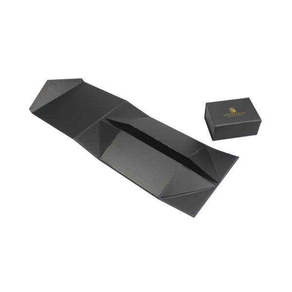 Luxury Matte Noir magnétique pliant en feuille chaude Logo Vêtements Custom Vêtements Custom Boîtes d'emballage