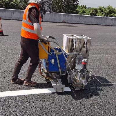 Empurrar Escravar duas máquinas de marcação de linhas de estradas
