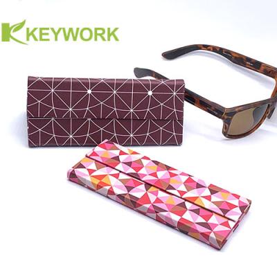 A caixa triangular dobrável fêmea do Eyewear do metal resiste a fábrica chinesa da compressão