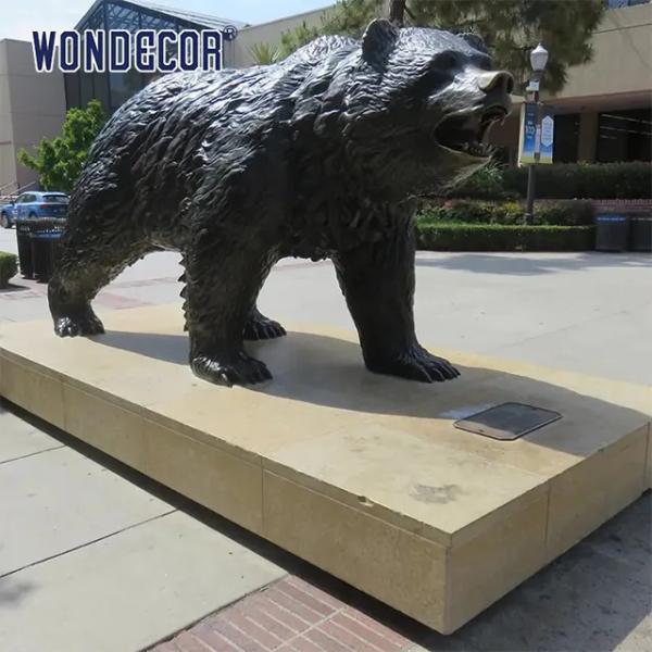 Bronze bear statues of large metal animals used for outdoor garden decoration