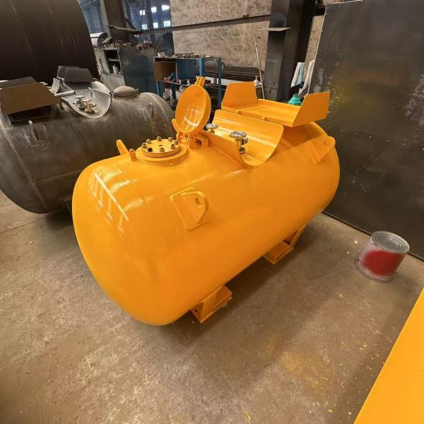 16MnDR Stockage de matériaux Réservoir hydraulique à pression horizontale 10 mm de coque intérieure et 0,788Nm3/S Capacité de ventilation sûre