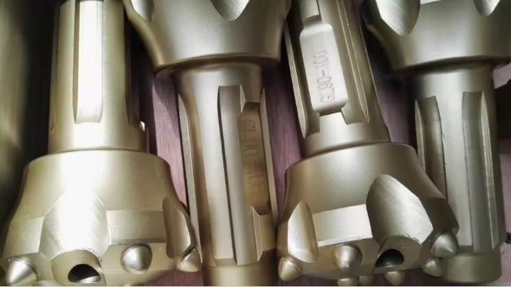 Новый продукт Низкое давление воздуха DTH Hammer Bit CIR110 Вольфрамовый карбид