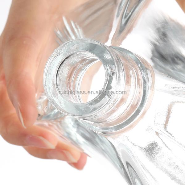 Fabricación personalizada de botellas de vidrio de estampado caliente para tipos irregulares de whisky y vodka