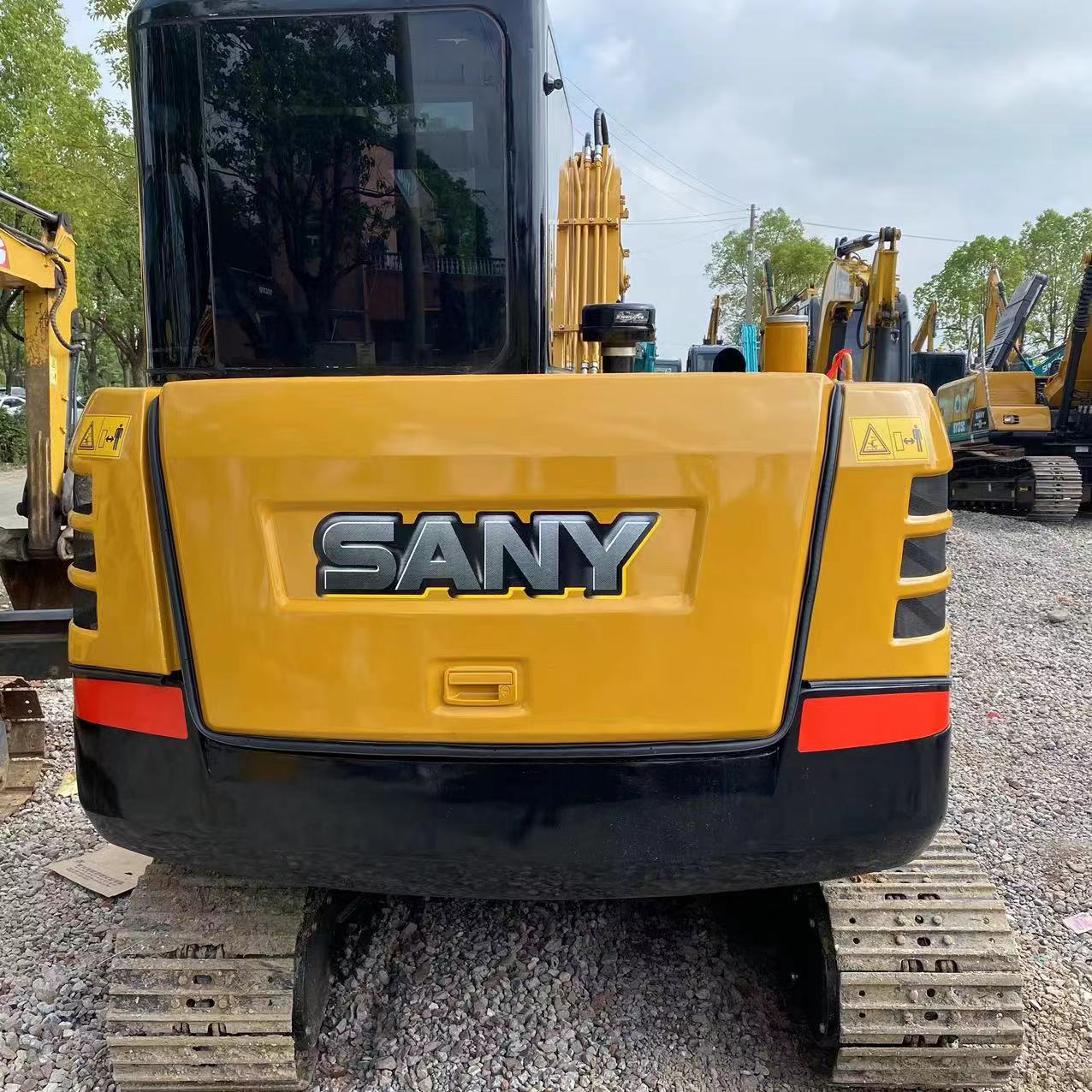 Гидравлическая экскаватор Sany 6 тонн: V2607 двигатель номинальной мощности, легко копать твердую почву