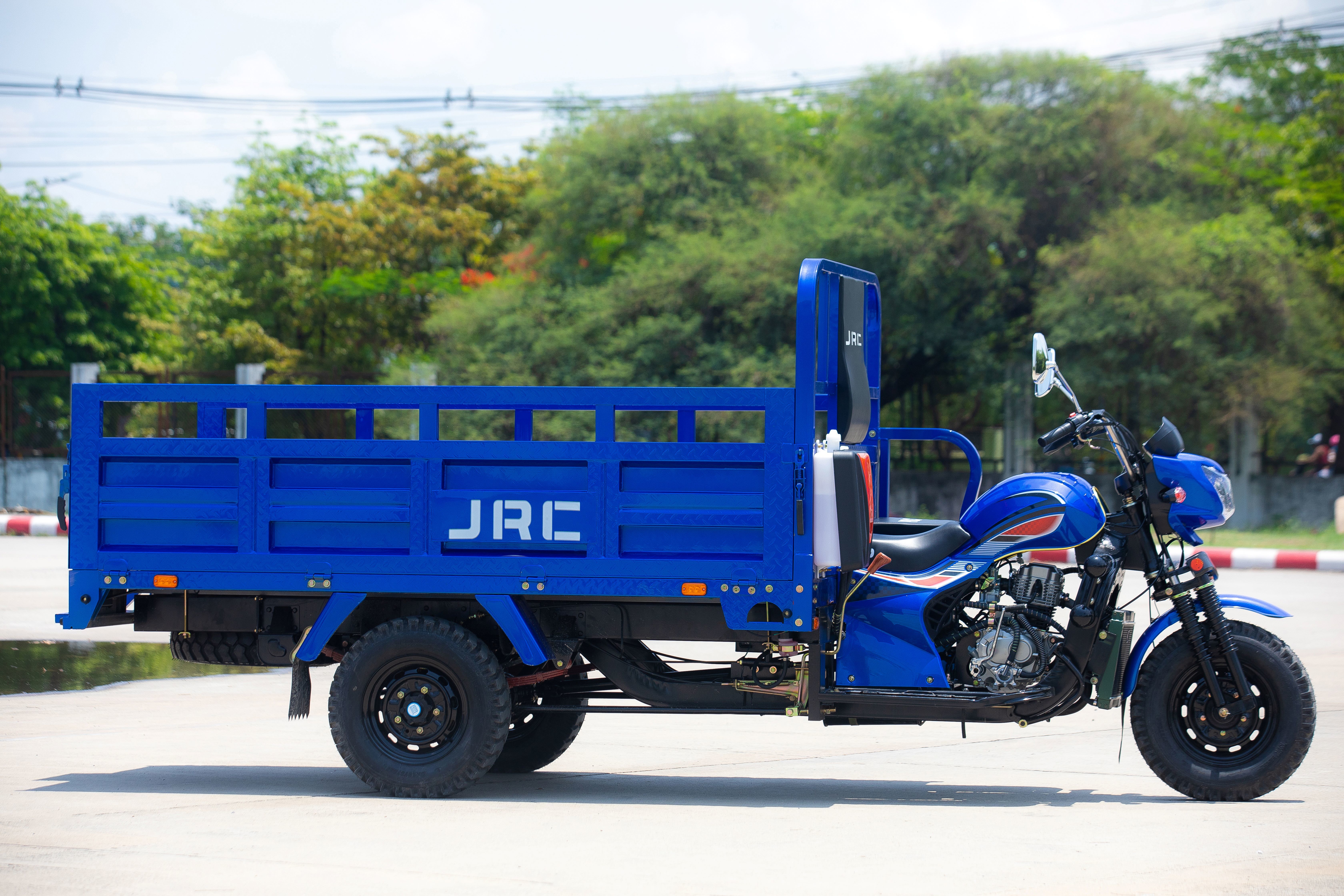 JRC-250 ZH-A Cargo Tricycle with 250 CC Engine, 500 kg Load Capacity, and Reinforced Steel Cargo Bed