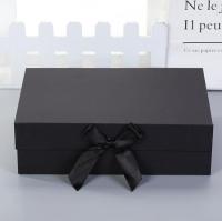 Boîte cadeau à fermeture magnétique avec ruban de luxe