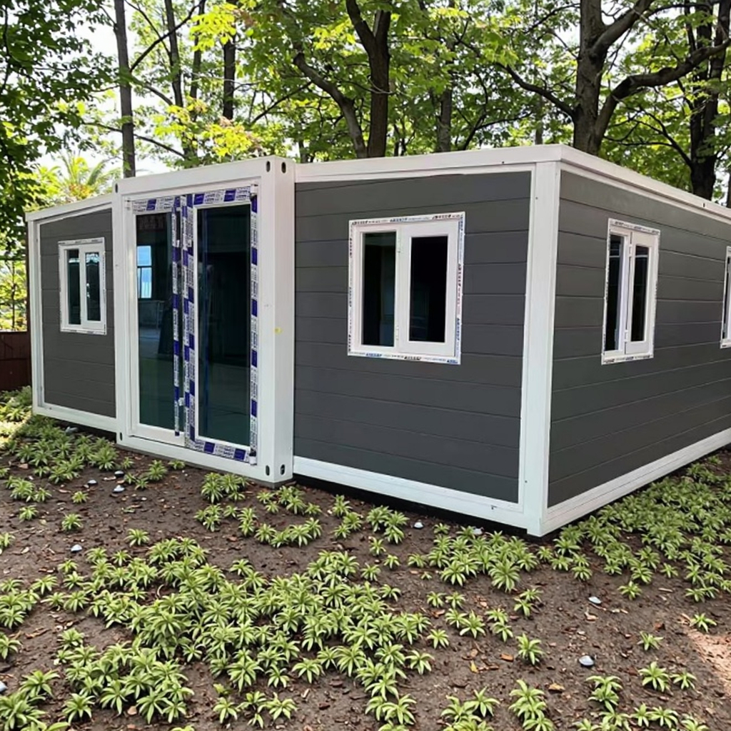 Small Mountain House Detachable Mobile Prefabricated Camping Refuge for Hotels Apartments Durable Wooden Steel Sandwich Panel