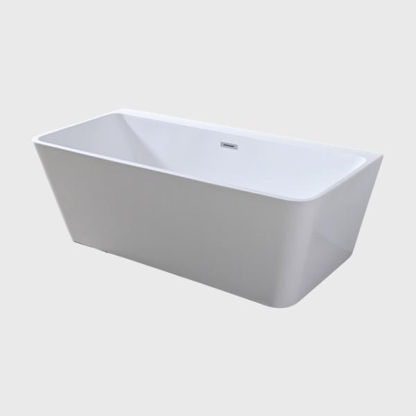 Baño de interior de pie libre contra la pared de remojo acrílico con agua en el fondo de la pared 1400 mm