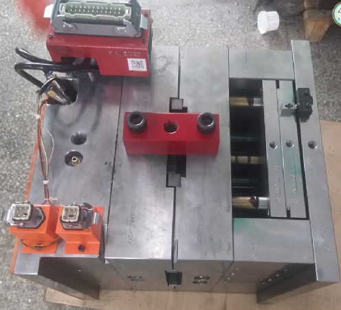 Прессформы впрыски продуктов ясности допуска полости 0.002mm смолы одного ЛЮБИМЦА Mirrow полируя ясные