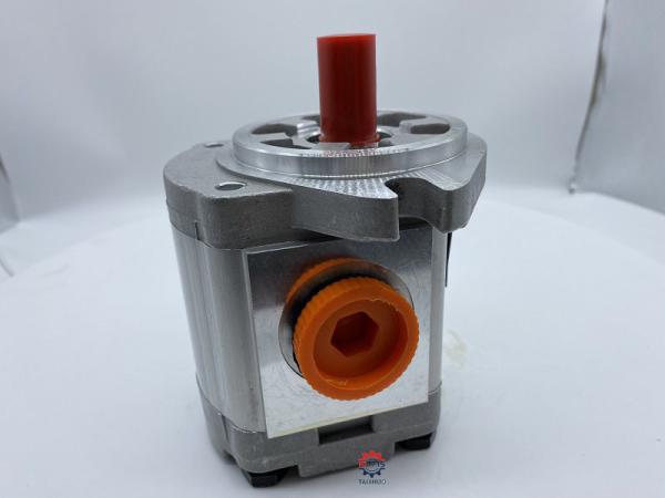 Bomba de engrenagem 4276918 9218005 da máquina escavadora EX220-5 ZAX450-3