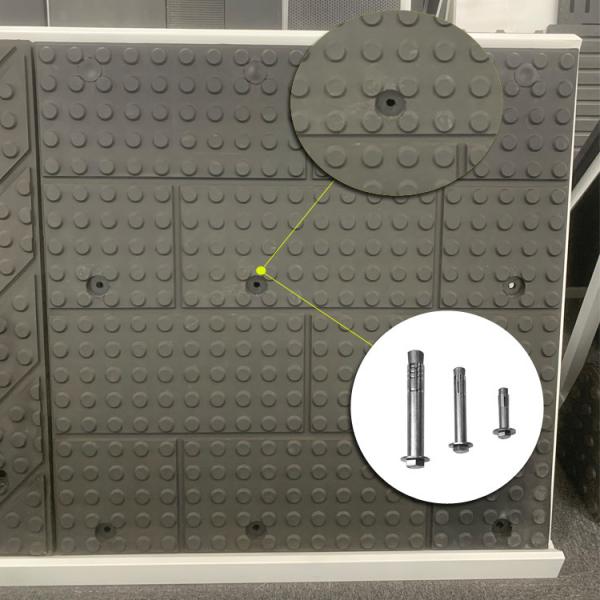 Non Slip Draining 3/4 Thick Rubber Mat Embedded With 4mm Steel Plate