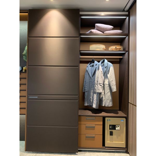 Modern Stylish Wardrobe Closet with Customized Size and Durable Design Ready to Ship