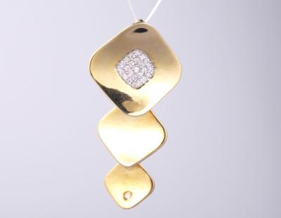 Princess Cut Diamond 18K Gold Necklace Classic Style 18 Inches Diamond Pendant