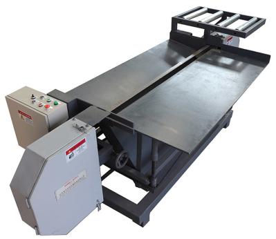A pálete que desmonta a faixa de madeira da máquina viu a serração de descascamento da pálete horizontal
