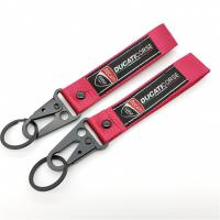 Ceinture de porte-clés personnalisée Ducati Corsa - Tissu rose vif + Emblème de bouclier de signature - Déclaration de style prêt à l'emploi