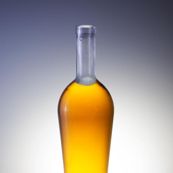 Garrafa de vidro personalizada de 750 ml Peso Material de base Vidro Garrafa de licor de vidro de 500 ml Para uísque