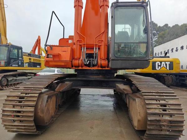 Excavadora Hitachi 470 LC-3 de alto desempenho: o seu próximo parceiro pesado!