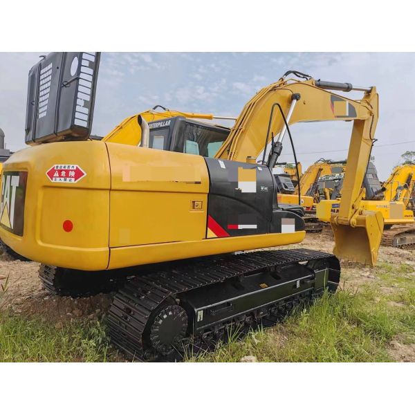 Used tracked Excavator Chinese brand 21T in excellent condition  capacity 1m³ rated power 103kW for construction