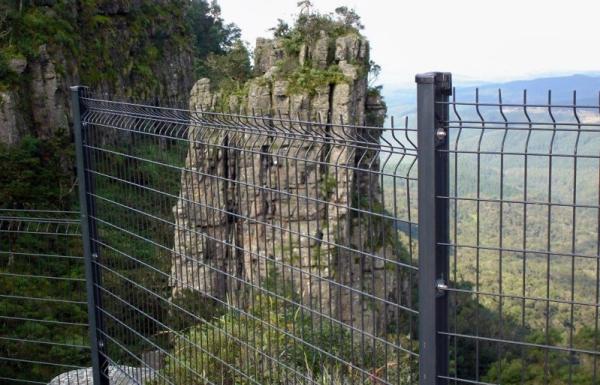 Anti Rust 1.8 M High Fence , CE Round Post Wire Mesh Security Fence