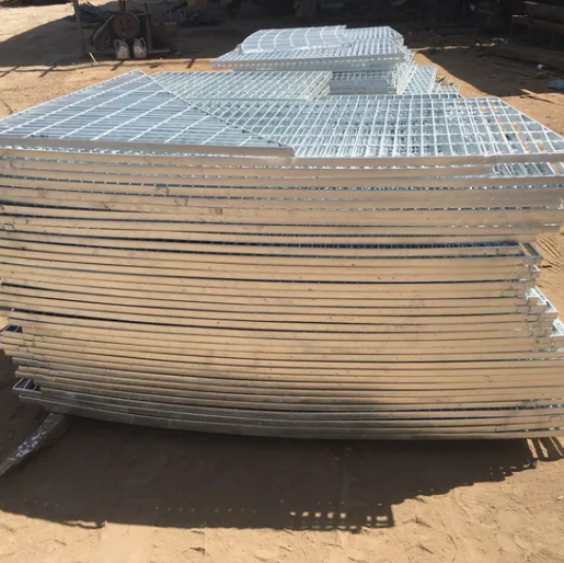 Hot Dipped Galvanized Carbon Steel Grating ISO9001 Certified Q235 Material for Industrial and Residential Security Barriers
