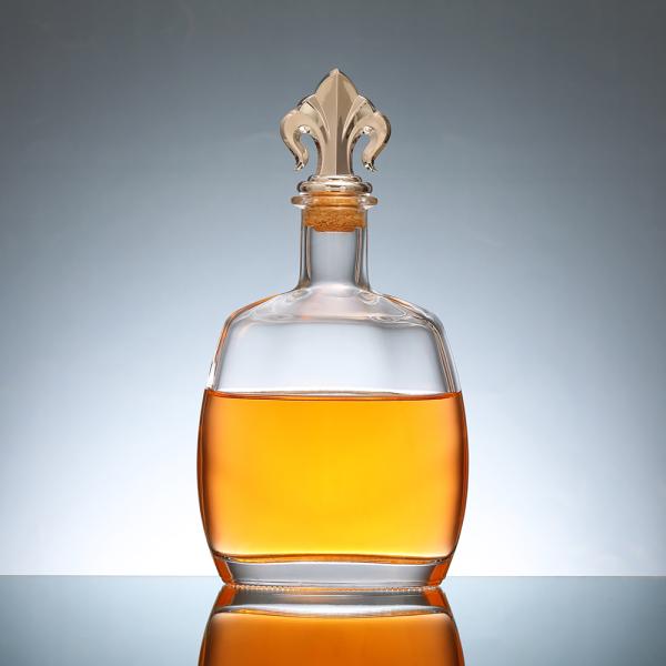 375ml 500ml 750ml Vodka Whisky Liquor Bottle with Cork Made of Extremely White Material