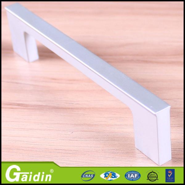 China supplier high class cabinet kitchen handles and accessories