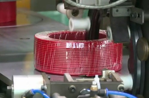 Катушка и машина для упаковки койлера машины провода и кабеля PLC гибкая автоматические