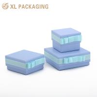Caixa de jóias de cartão de mármore azul com faixa de arco Luxo Bracelet Embalagem Forro de veludo e acentos de folha de ouro Caixa de presente elegante para damas de honor Aniversários e jóias premium