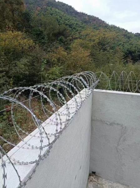 Powder Coated Chain Link Fence Galvanized Round Post