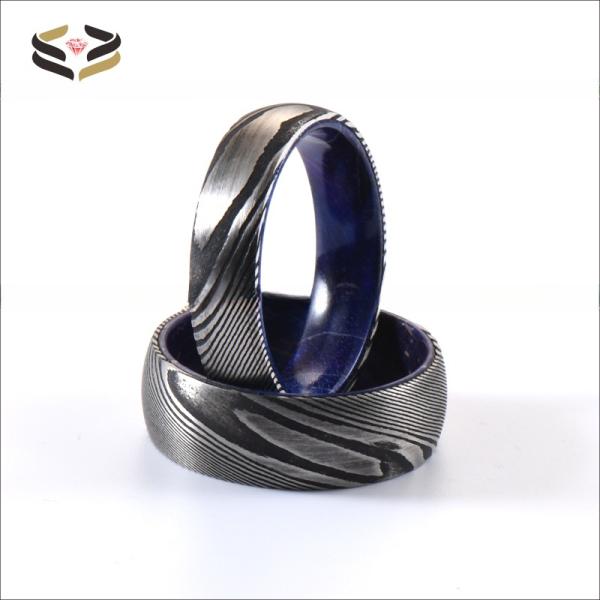 Anneaux de mariage de Damas gravés 6 mm 8 mm avec incrustation de manche en bois bleu violet