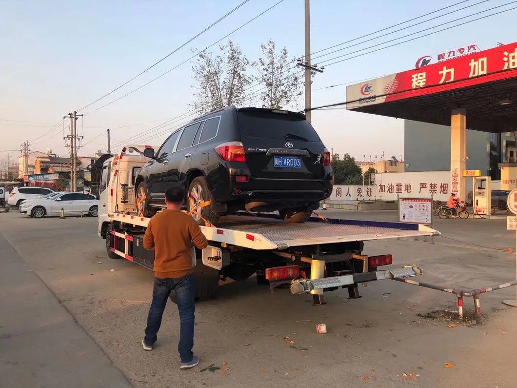 Dongfeng Flatbed Wrecker Truck 3tons 4tons With 3ton Lifting Weight