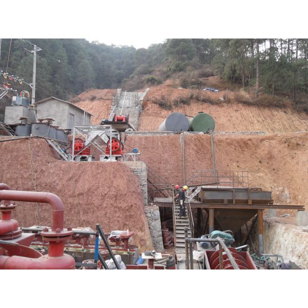 Industrial Crusher with 100 Boxes Per Hour Crushing Capacity, High Manganese Steel Liner, and ≤25mm Discharging Size