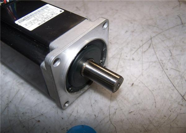 Yaskawa 200 VOLT 3000 RPM AC SERVO MOTOR 400W 200V 2.6A SGML-04AF13 New in box