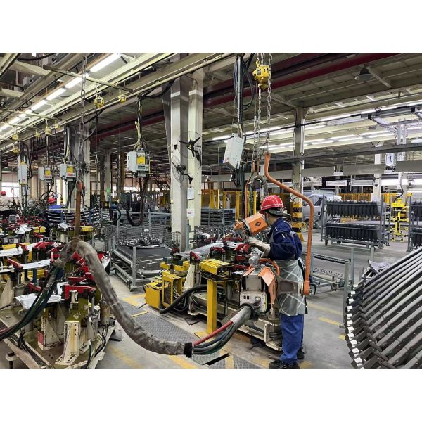 360 Rotatable Pneumatic Flexible Arm Construction & Hardware Suspension Spot Welder