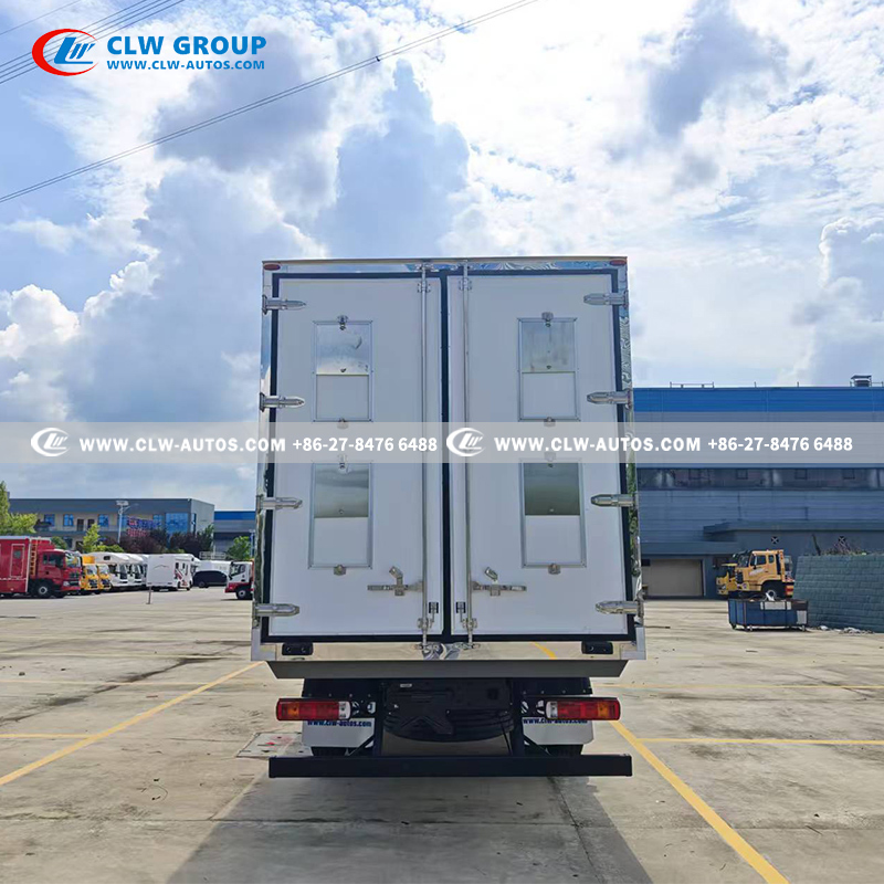 Foton 6.8m Insulated Poultry Transport Truck for 40,000-60,000 Day-Old Chicks