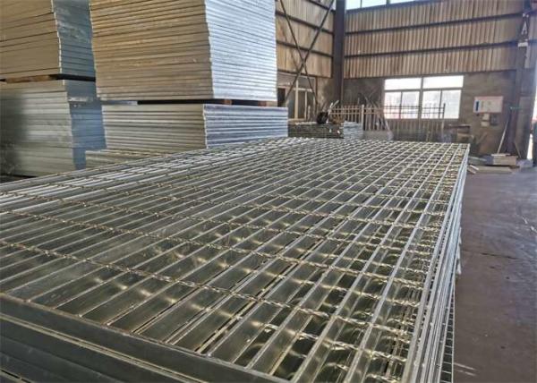 AS1657 Standard Anti Skid Steel Stair Treads Grating 100mm For Parking Lot