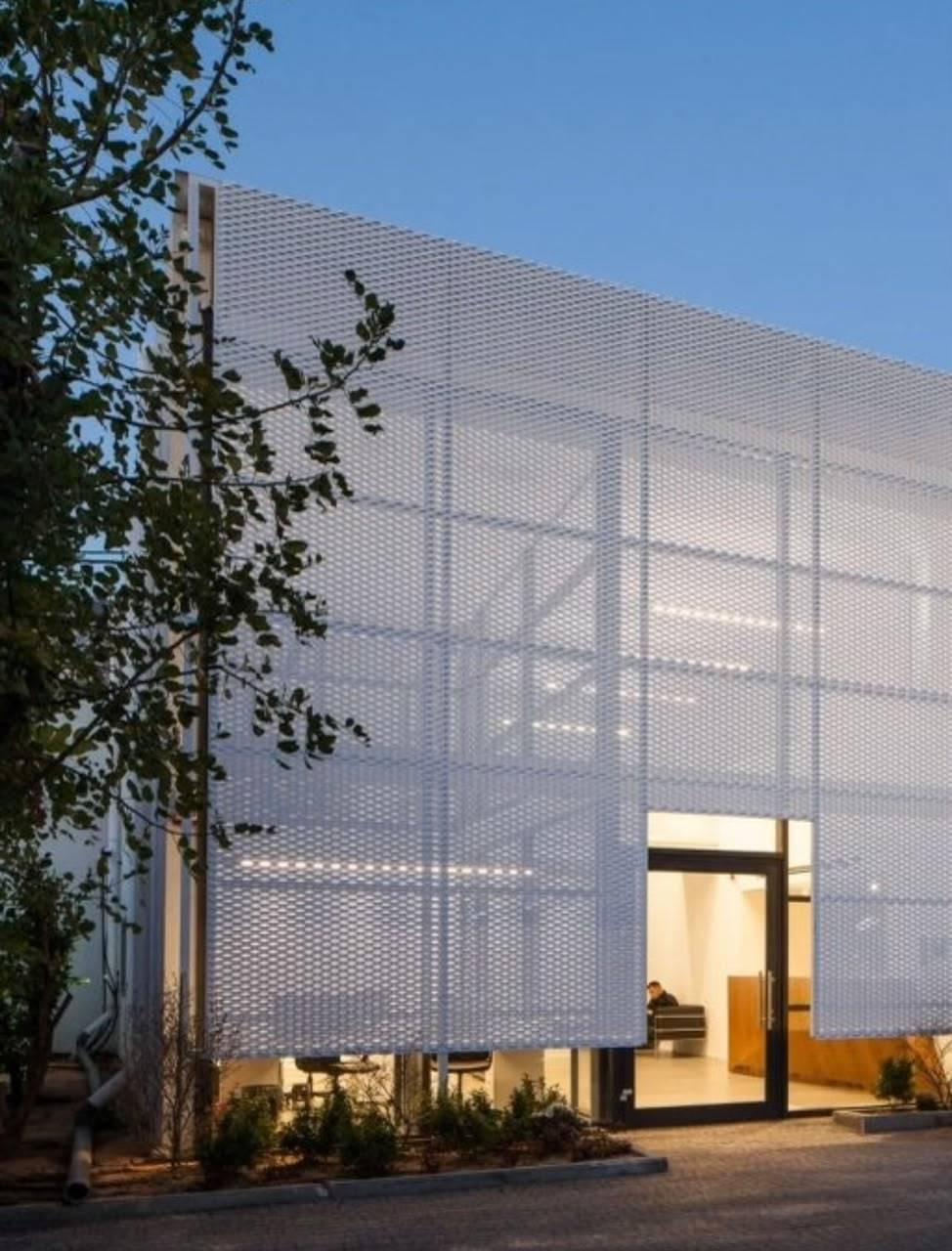 Fluorocarbon Coated Lightweight Architectural Expanded Metal Mesh with Custom Diamond Patterns for Facades