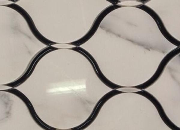 Black Marble Stone And Glass Mosaic Tiles Sheets , Glass Mosaic Kitchen Tiles Floor Pattern
