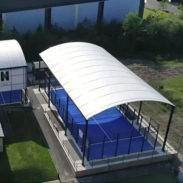 Système de cour de padel en verre haut de gamme Facilité de tennis personnalisable professionnelle