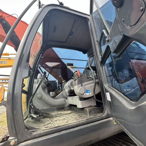 Hot Selling 2024 Hitachi ZX200 Used Excavator Original Paint Good Condition Used Excavator for Sale