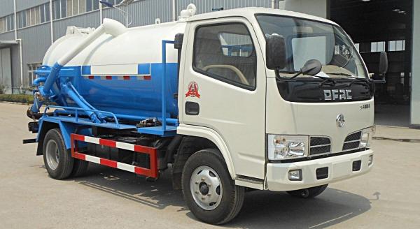 Sewer suction truck  tanker dongfeng 5000 liters sewage sucking truck for sale