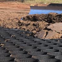 Stabilisateur de sol perforé à texture noire HDPE géocelle 1420n pour la protection des pentes