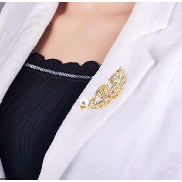Gold Leaf Brooch Pin for women Diamond Inlaid Alloy Copper Material