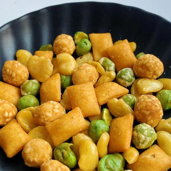 Asian Thai Style Coated Peanut Snack Customized Assorted Nut Snack Mix