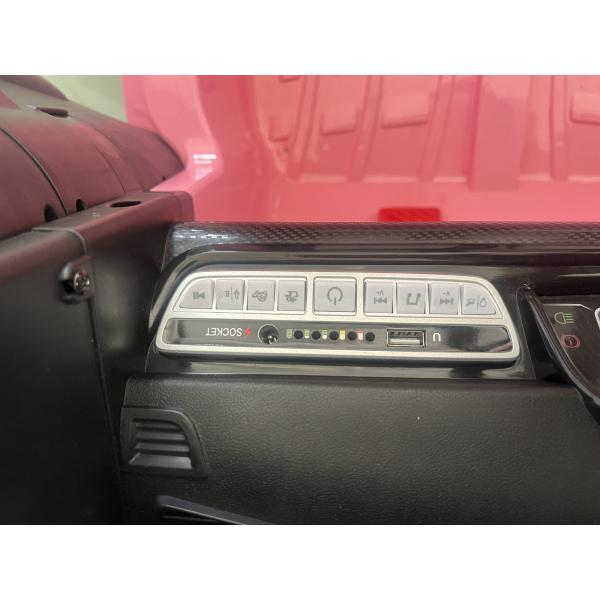 Niños de 3 a 8 años montan un auto eléctrico de batería con control remoto