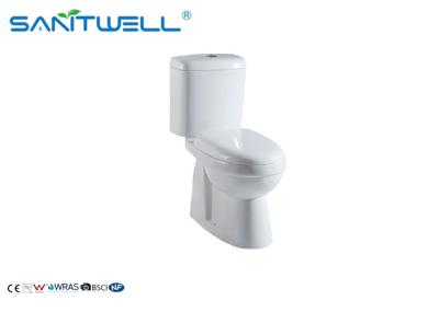 Lavabos acoplado próximo de duas partes do toalete do WC dos mercadorias SWA121 sanitários