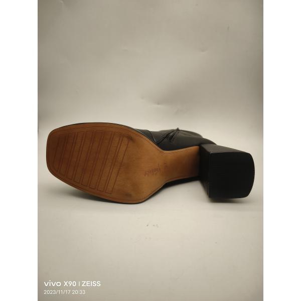 Женские ботинки с резиновой подошвой